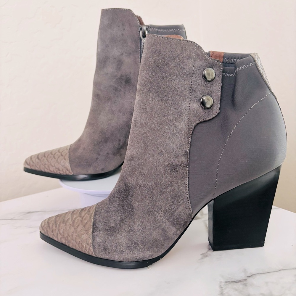 Donald‎ Pliner Vicson Suede Studded Accents Boots Size 8.5